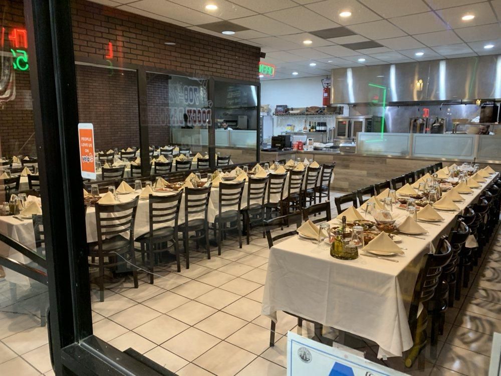 Los Angeles - Mona's Kitchen restaurant