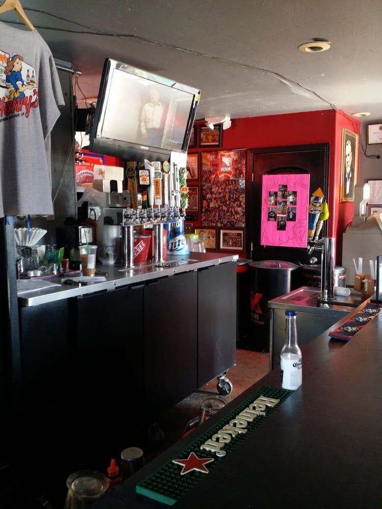 Garden Grove - Henry's Bar and Grill restaurant