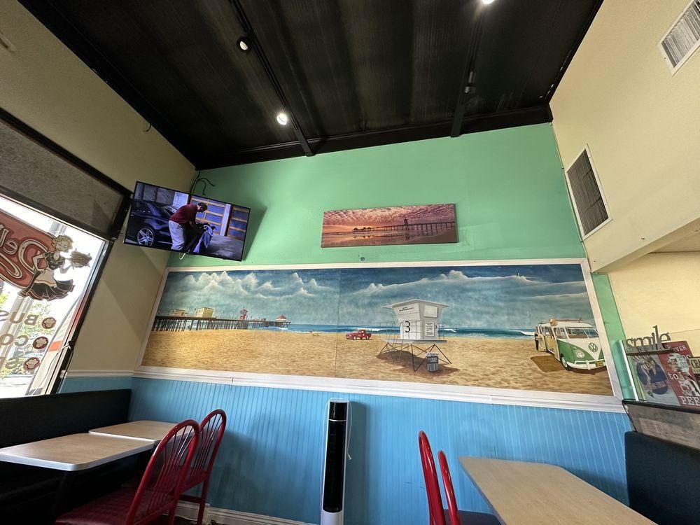 Huntington Beach - Delilicious restaurant