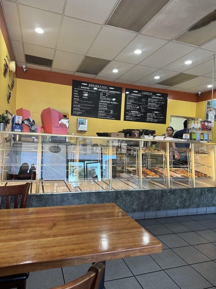 Mission Viejo - Surfin Donuts restaurant