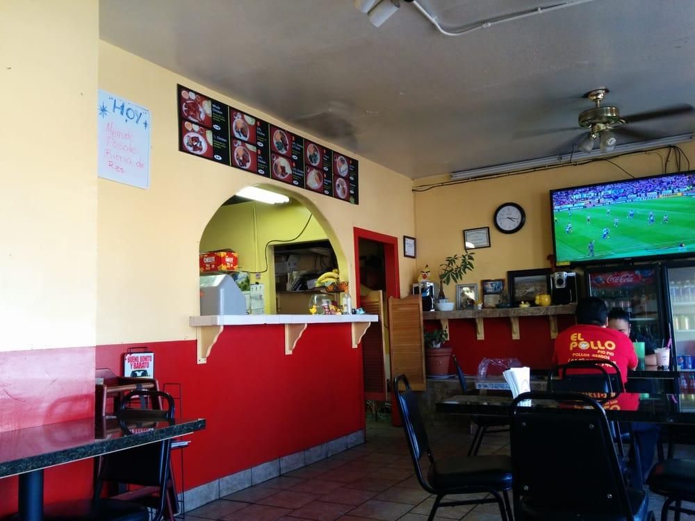 Tujunga - El Pollo Pio Pio restaurant