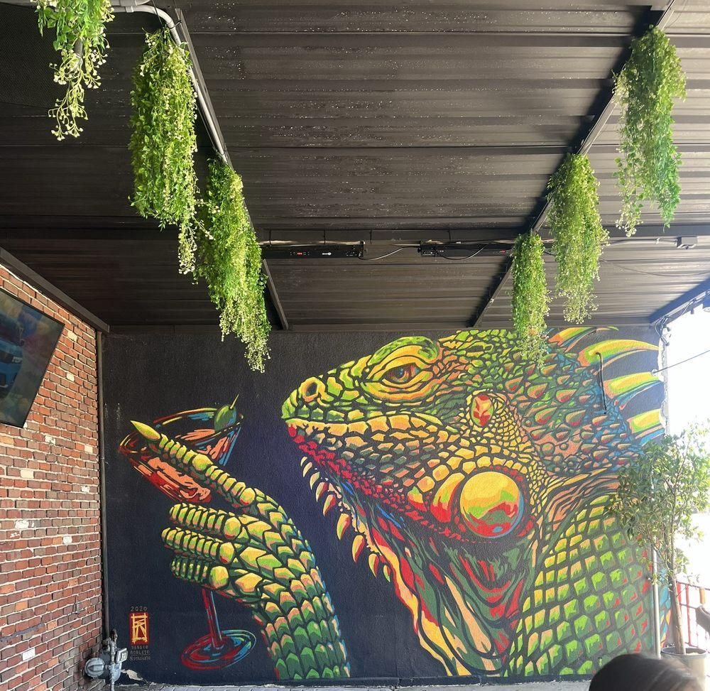 Pico Rivera - Iguana's Sports Club restaurant