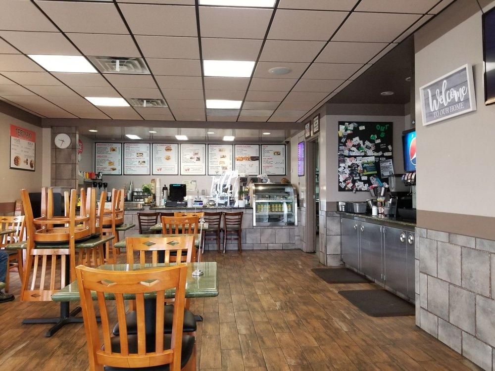 Huntington Beach - Duke's Burgers restaurant