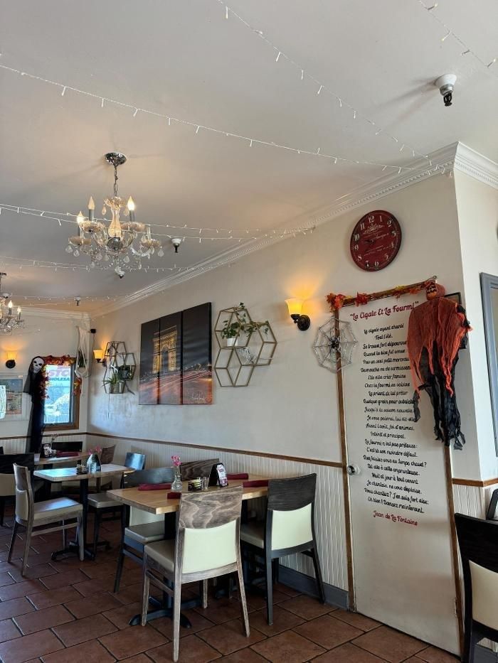 Huntington Beach - CREME De La CREPE restaurant