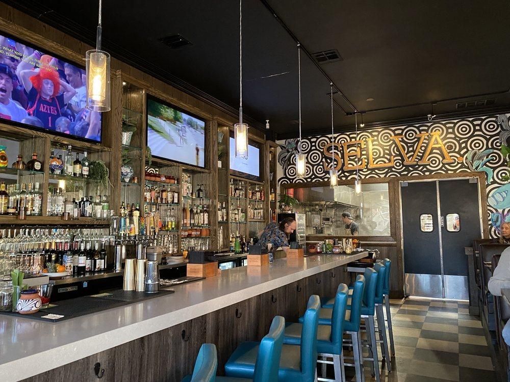 Long Beach - Selva restaurant