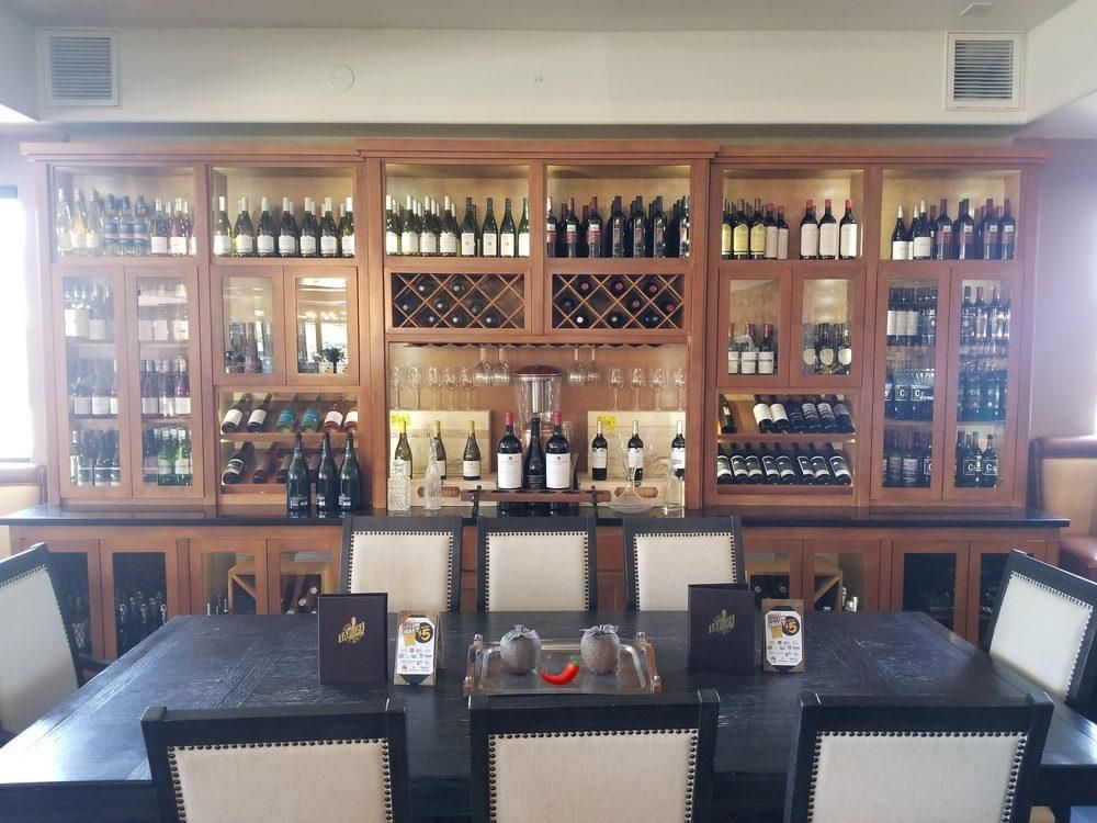 Long Beach - TAP24 Bar & Grill restaurant