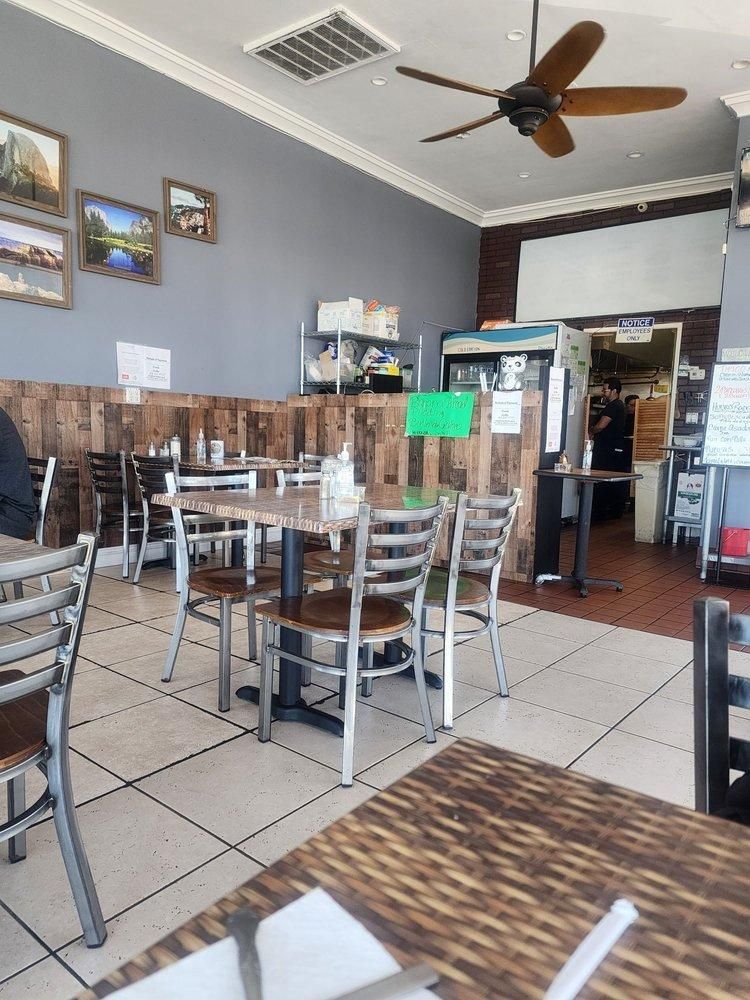 Los Angeles - Mamá Boni's Cuisine restaurant