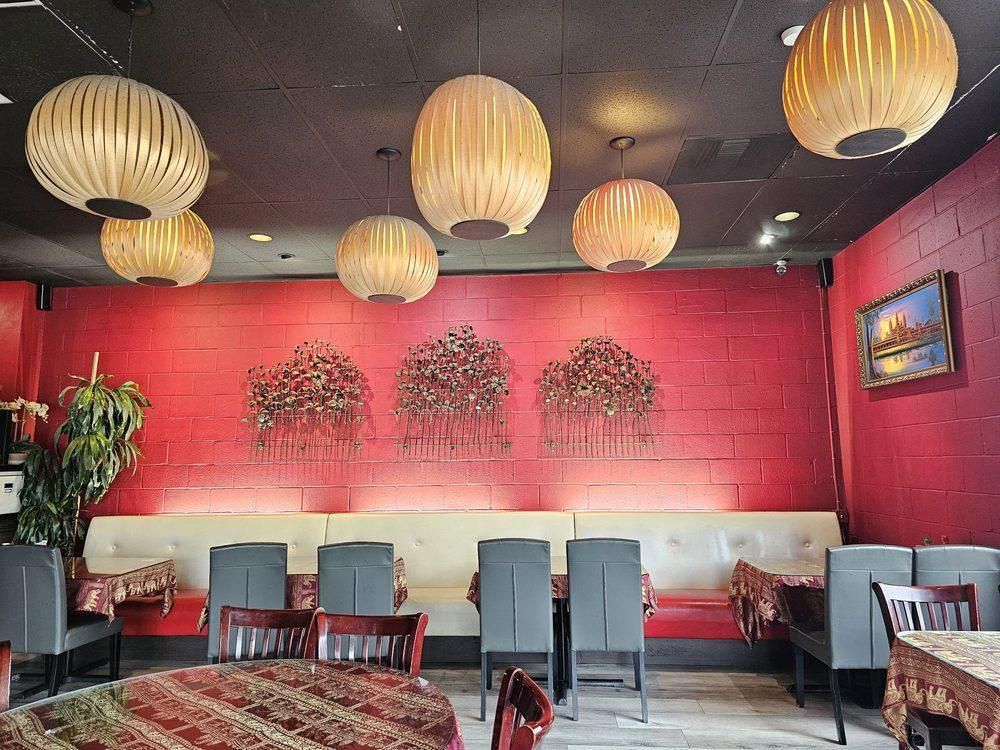Long Beach - Little Lalune Cuisine restaurant
