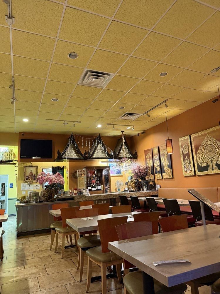 Lake Forest - Thai Corner restaurant