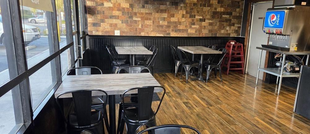 Lake Forest - Hole in the Wall Burger restaurant