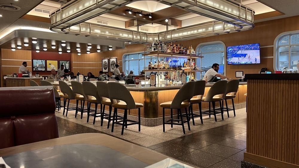 Seal Beach - Hof's Hut Restaurant & Bakery restaurant