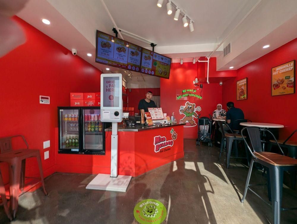 Los Angeles - Mad Bulldog Hot Chicken restaurant