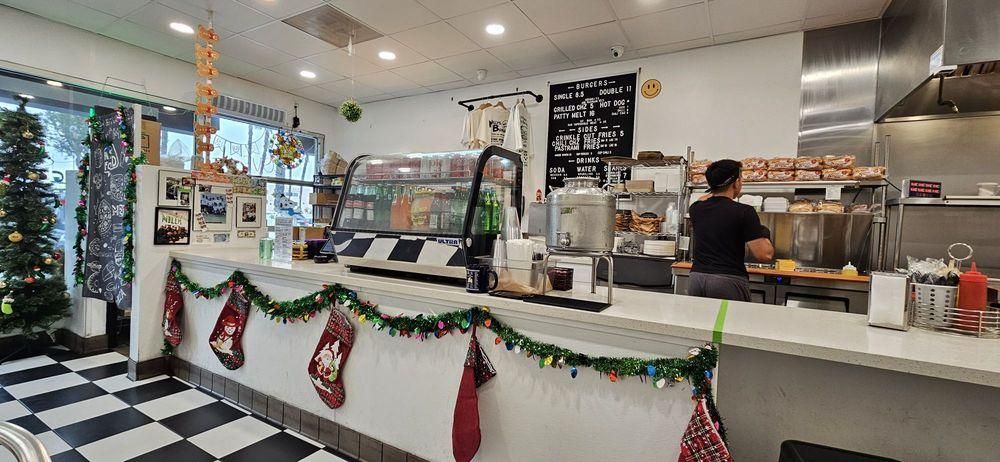 Artesia - Nilly's Burgers restaurant