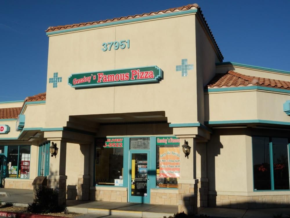 Palmdale - Gezziny's Famous Pizza restaurant