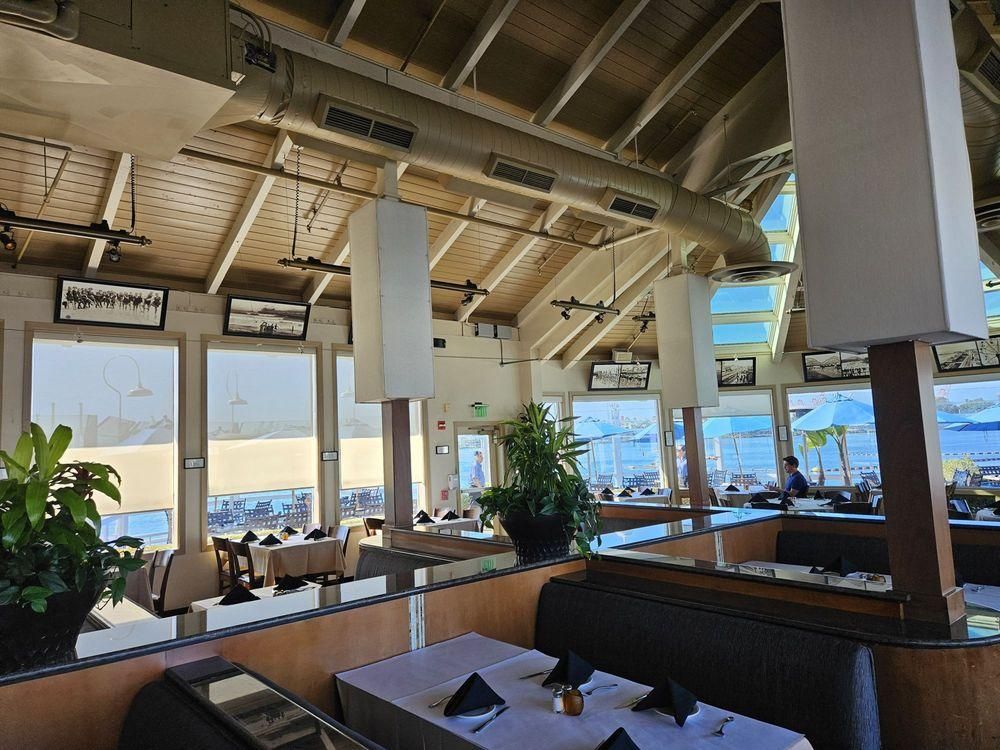 Long Beach - Parkers' Lighthouse restaurant