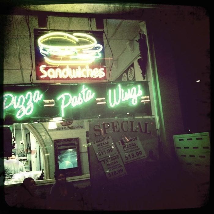 Huntington Park - Porto Village Pizza restaurant