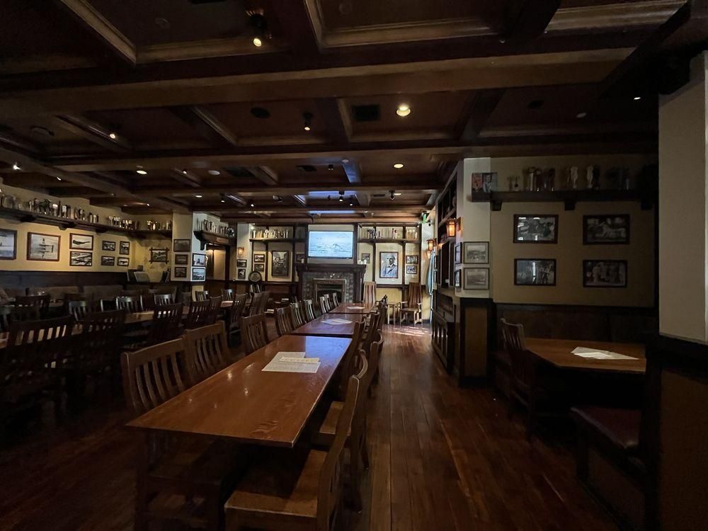 Burbank - Story Tavern restaurant