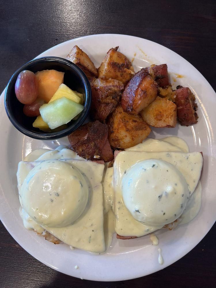 Eggs Benedict dish