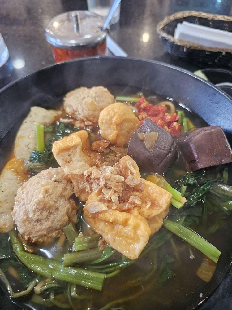 Canh Bun dish
