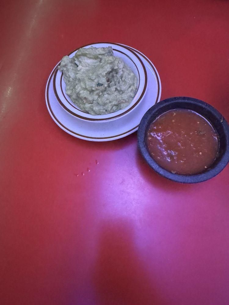 Guacamole dish