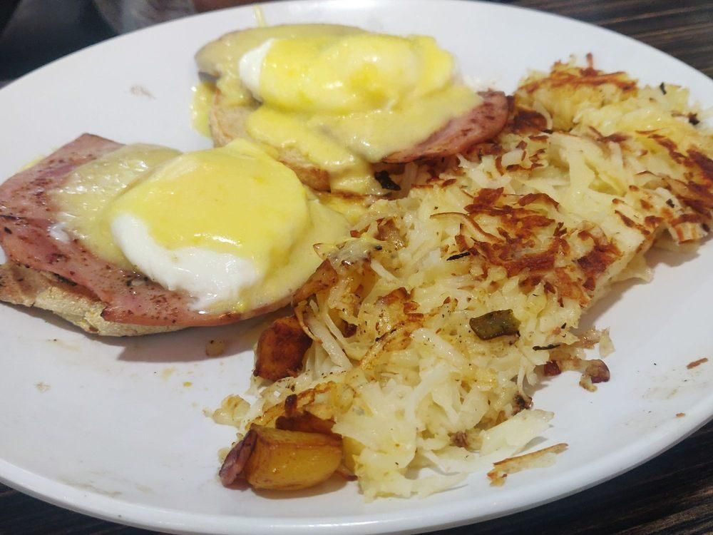 Eggs Benedict dish
