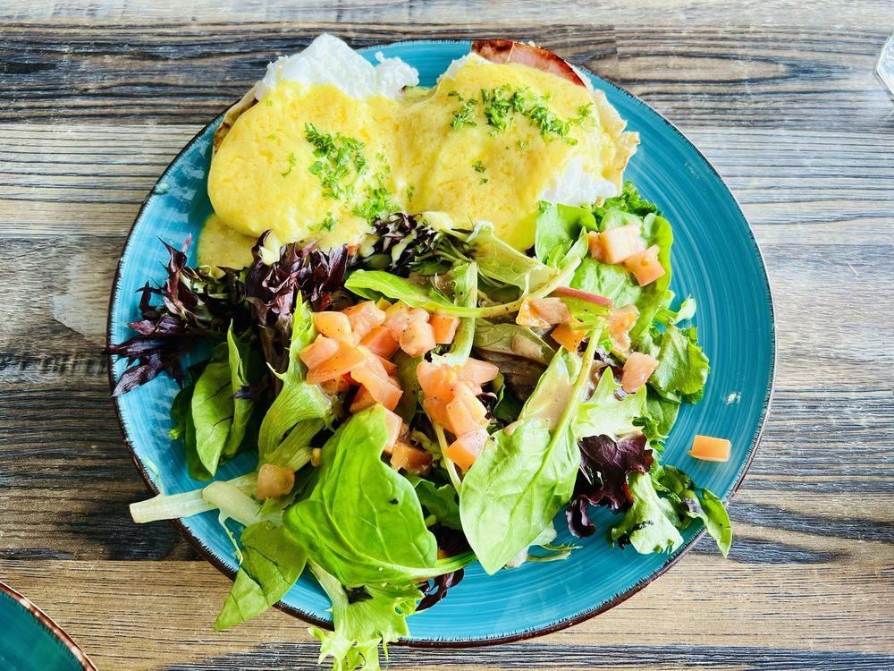 Eggs Benedict dish
