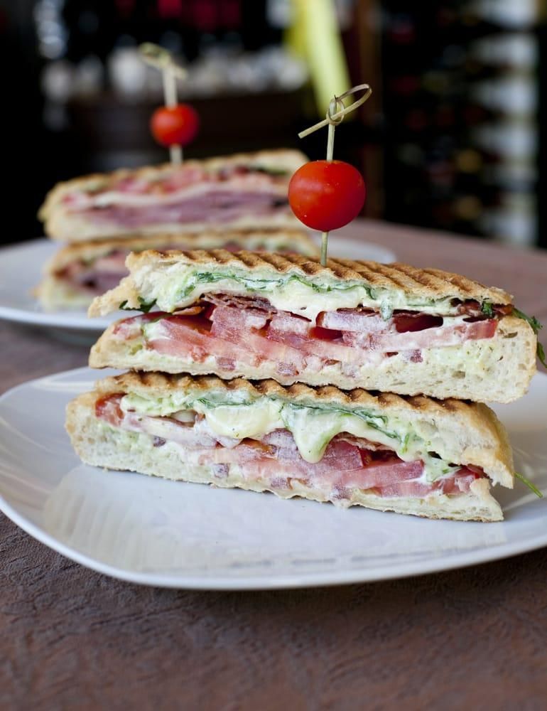 Paninis dish