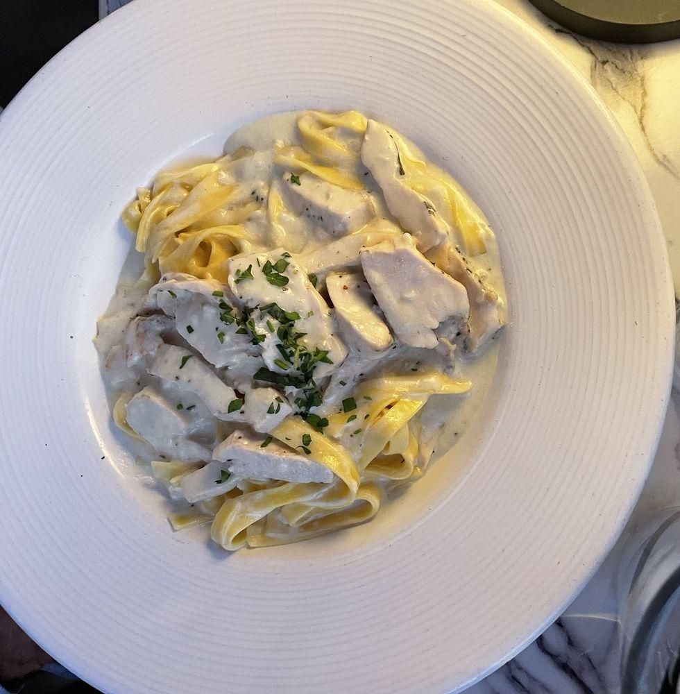 Fettuccine Alfredo dish