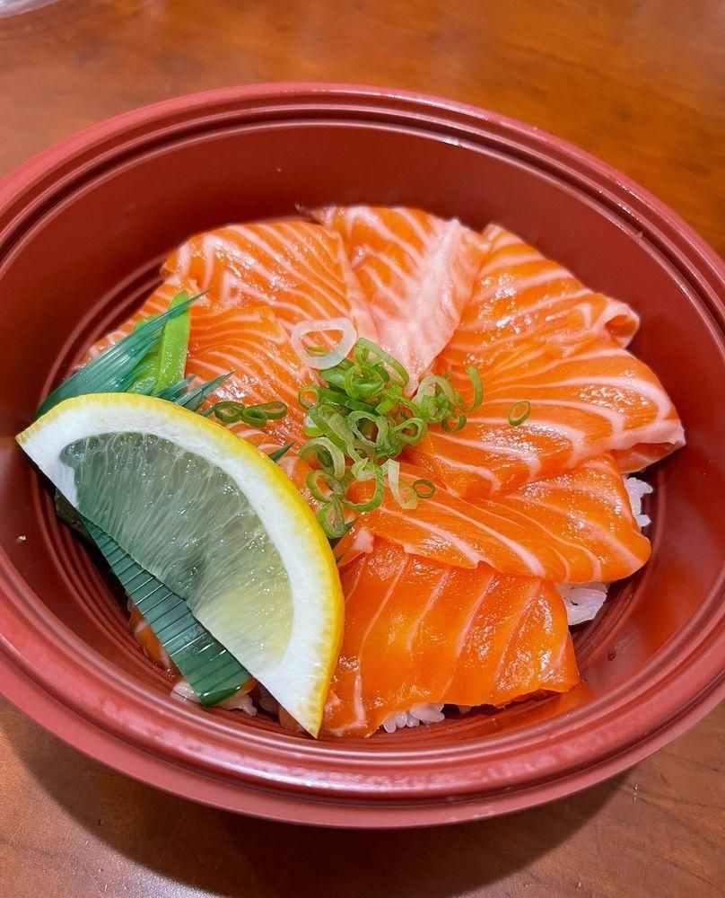 Salmon/Yellowtail Sashimi Bowl dish