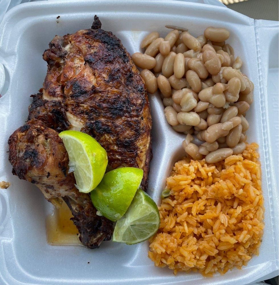 Pollo Al Carbon Arroz Y Frijoles dish