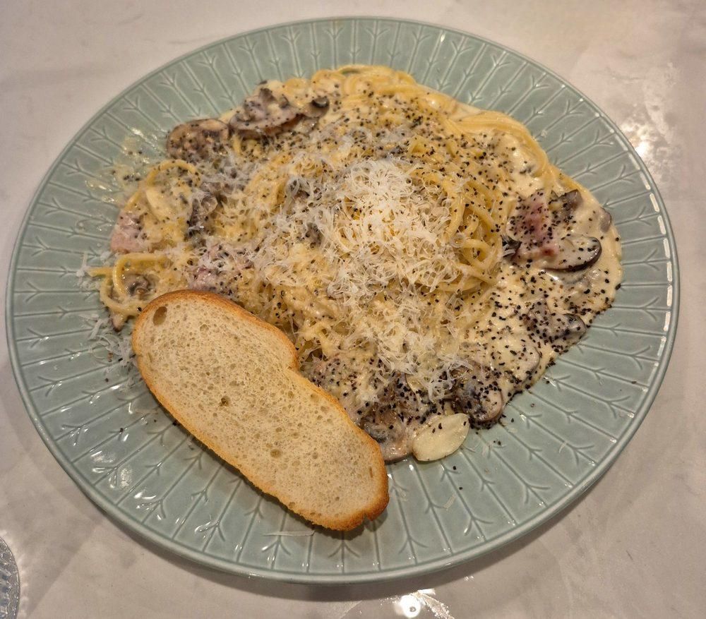 Carbonara dish