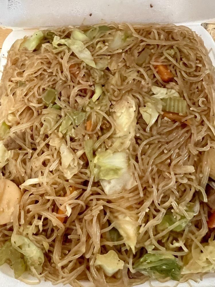 Pancit dish