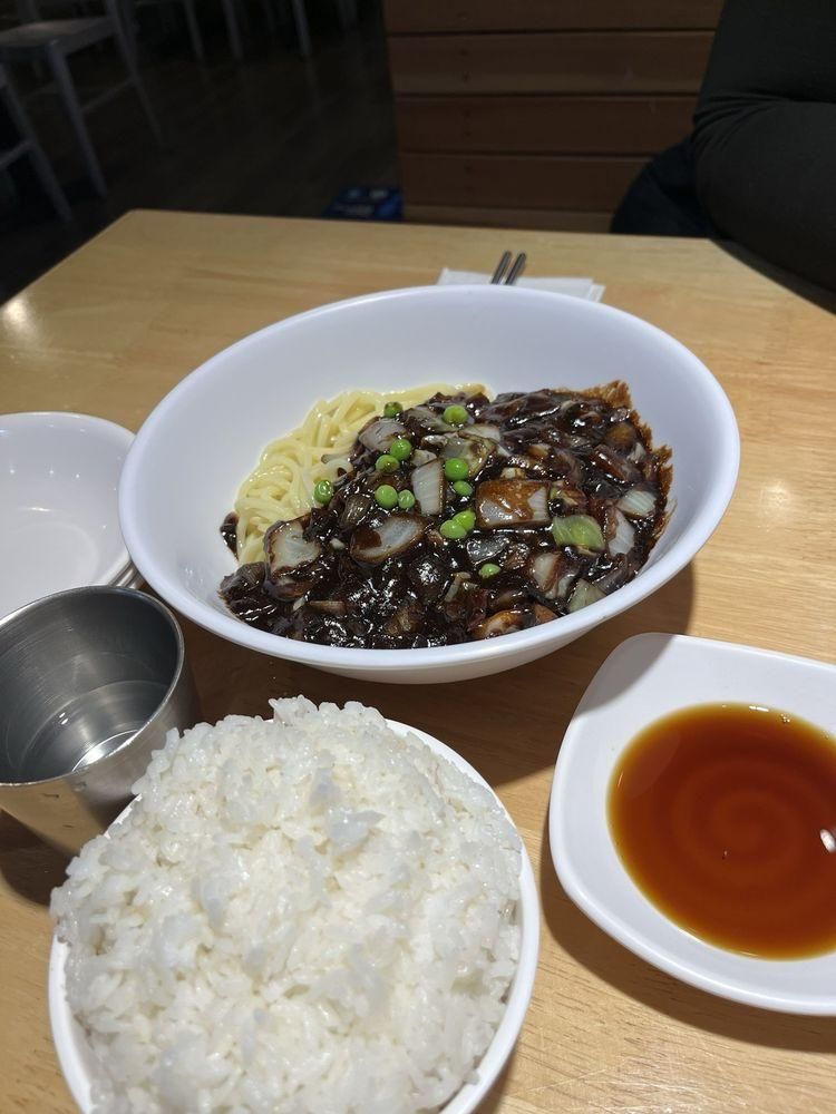Jjajangmyeon dish