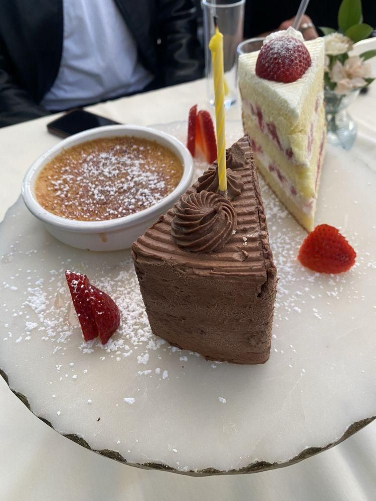Desserts dish