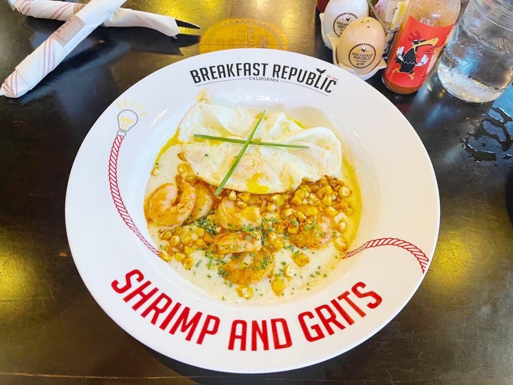 Shrimp & Grits dish