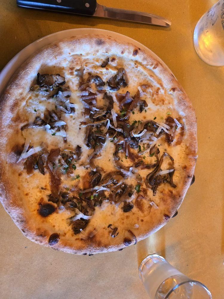 Funghi Pizza dish