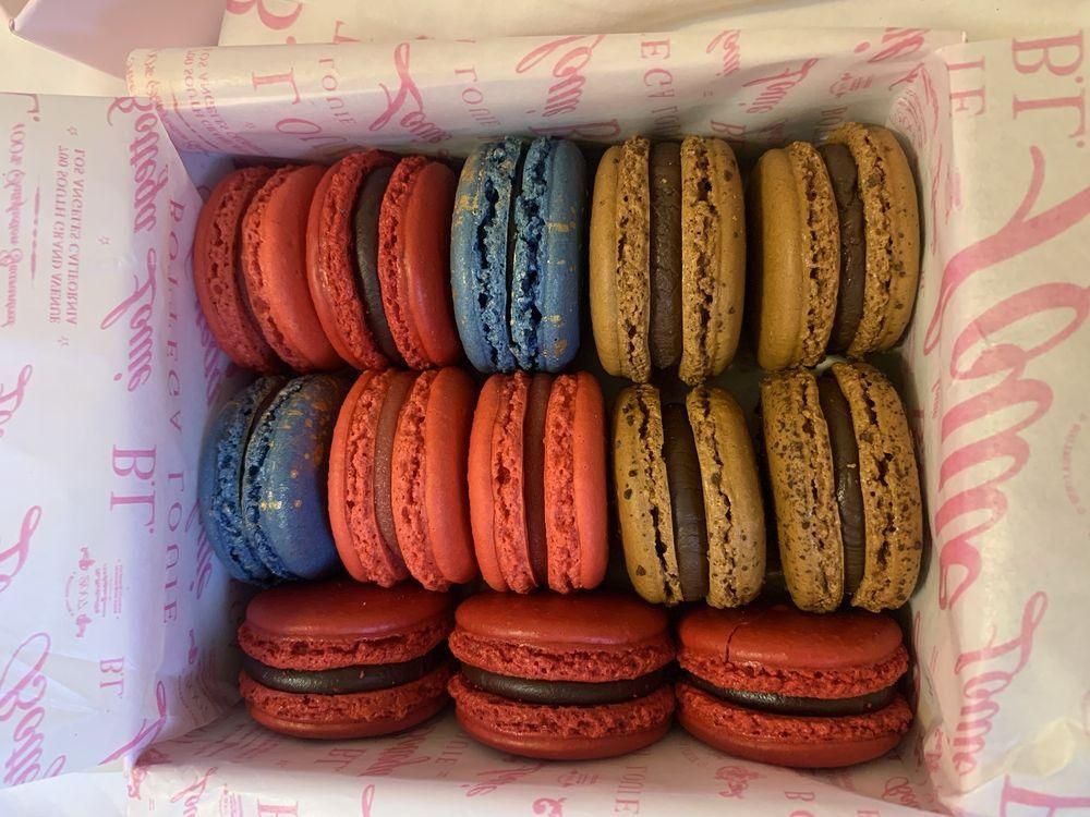 Macarons dish