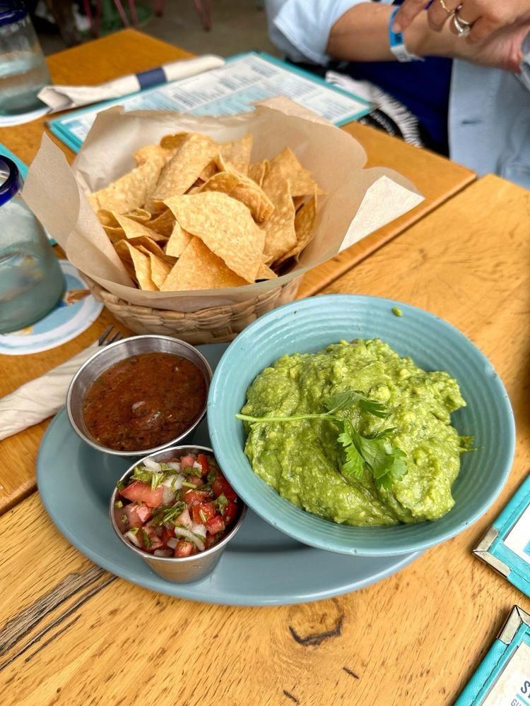 Chips & Guacamole dish