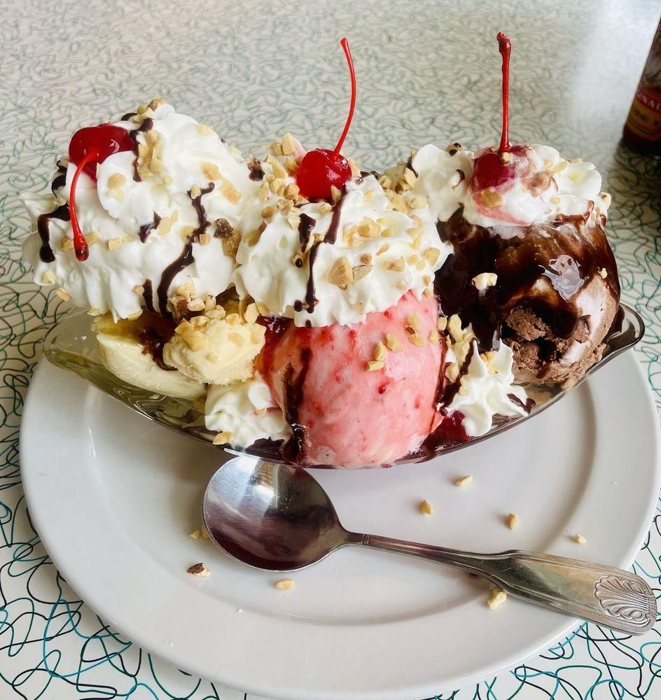 Banana Split dish
