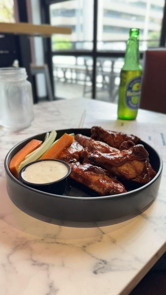 Wings dish