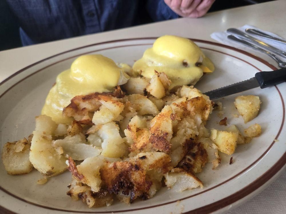 Eggs Benedict dish