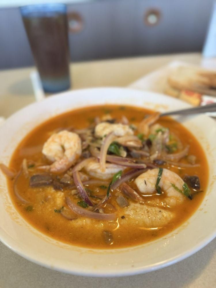 Shrimp & Grits dish
