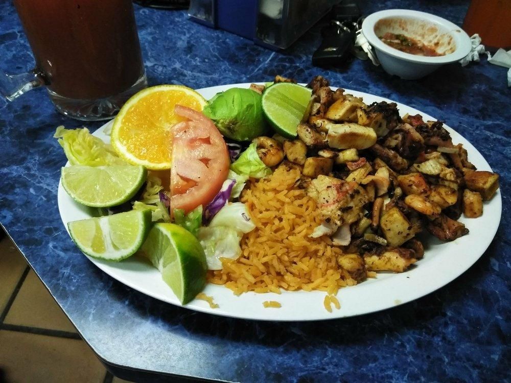 Botanas De Mariscos dish