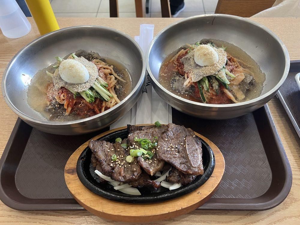 Bibim Naengmyeon dish