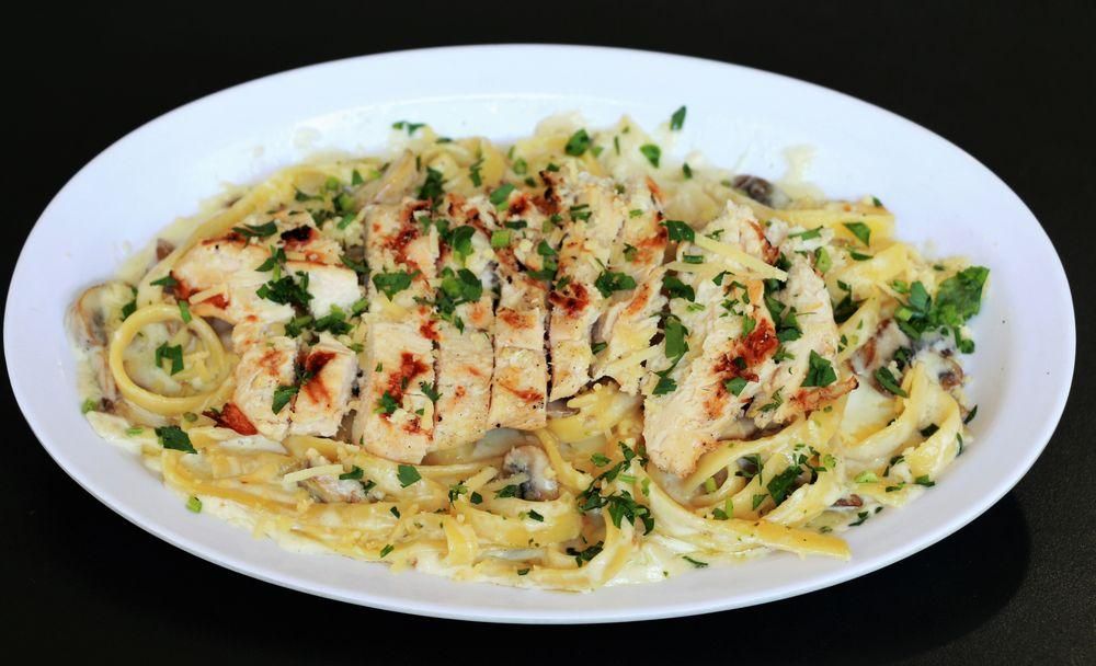 Chicken Alfredo Pastas dish