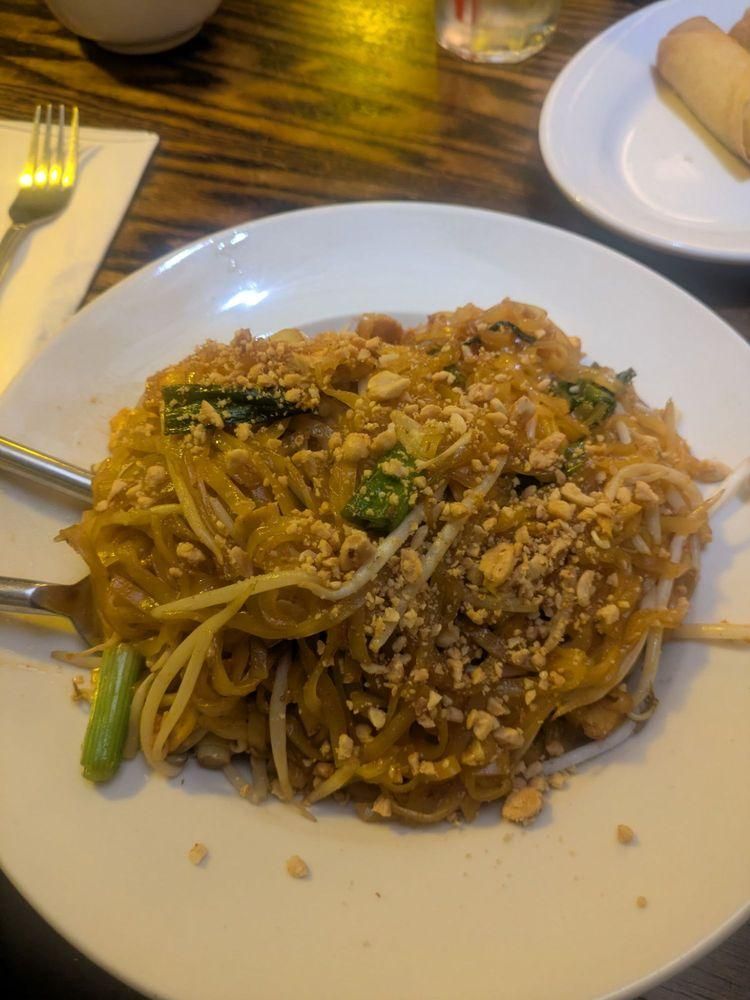 Chicken Pad Thai dish