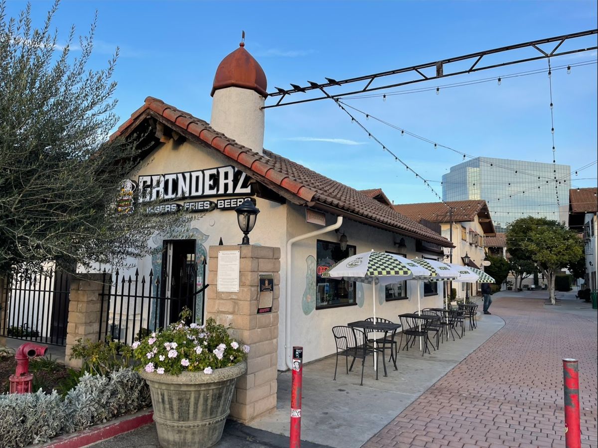 Huntington Beach - Grinderz restaurant