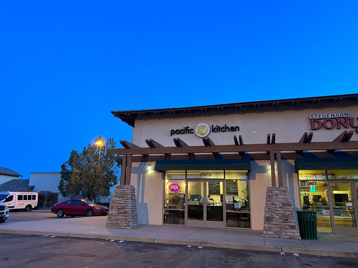 Stevenson Ranch - Pacific Kitchen - More than just Poké restaurant
