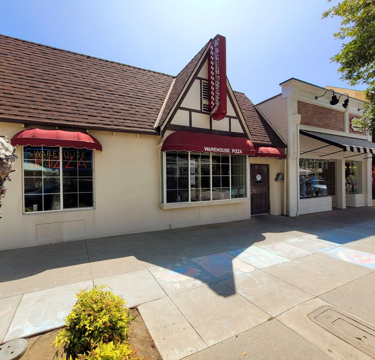 La Verne - Warehouse Pizza restaurant