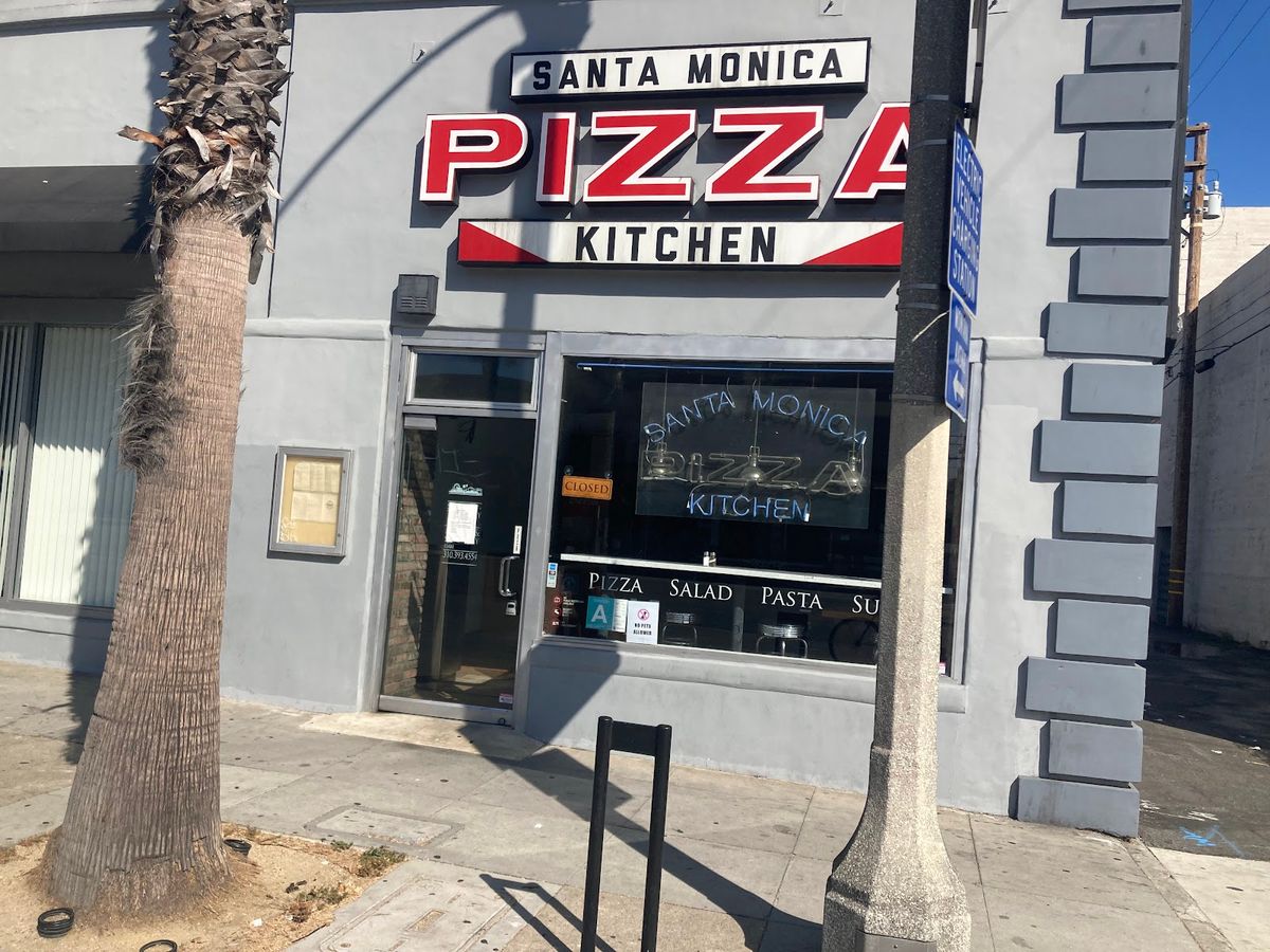 Santa Monica - Santa Monica Pizza Kitchen restaurant